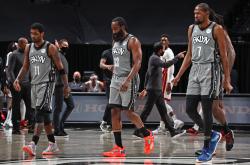 体育直播-包含篮网翻盘西班牙男篮，欧文完成帽子戏法的词条