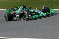 直播平台-索伯车队横扫梅赛德斯，汉密尔顿点燃赛场