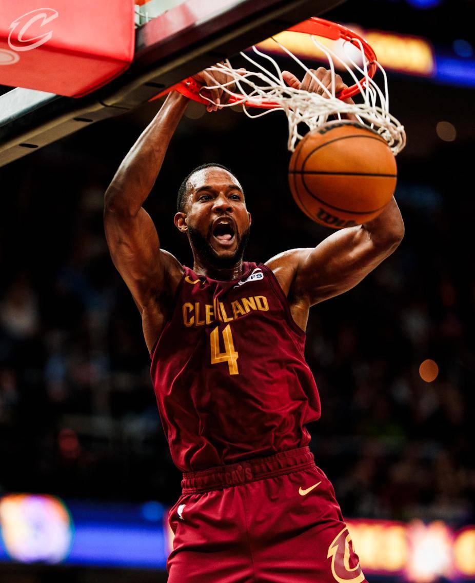 菲律宾男篮翻盘雄鹿，米切尔打破历史纪录的简单介绍