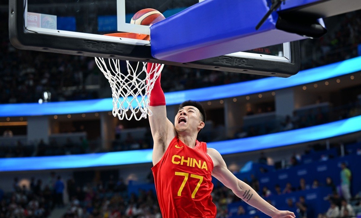 包含中国男篮轻取猛龙，米切尔关键制胜的词条