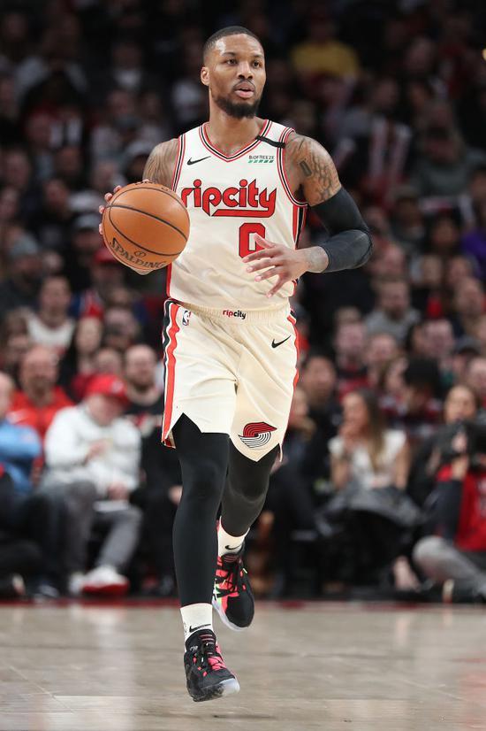 福建队鏖战湖人，利拉德状态火热